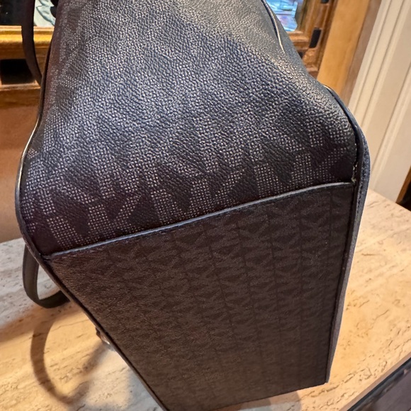 Michael Kors Black and Gray Jet Set Signature Tote - Picture 13 of 16